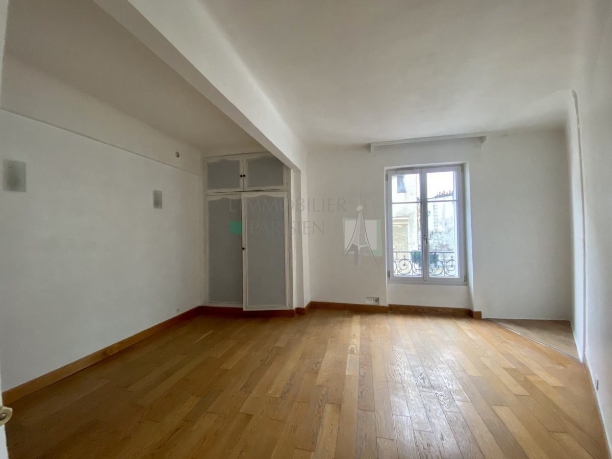 Location Appartement  2 pièces - 52m² 75018 Paris